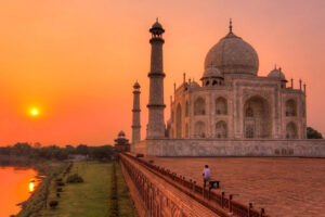 Taj mahal Sunrise tour from delhi by the taj in india company.