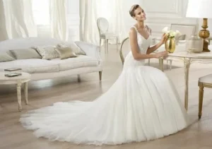 How Pronovias Dresses Fit Every Body Type with Precision.