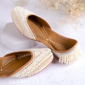 Indian Ethnic Juttis by Gulbhahar: Tradition Blends with Timeless Style K: Indian Ethnic Juttis by Gulbhahar