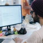 imgi_47_man-working-with-laptop_1048944-12518033.jpg