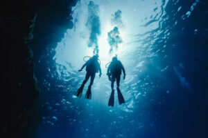 How Can a Tauchschule Mallorca Help You Explore the Hidden Underwater Beauty?