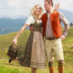 bavarian-couple-fashionable-leather-pants-dirndl-lederhosen-having-fun-meadow-mountains-44940387.webp