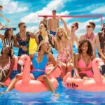 imgi_20_group-friends-swimsuit-enjoy-swimming-pool_926199-2934735.jpg