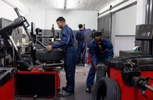 Flat Tires Repairing Service Knoxville IA – Fast, Reliable, and Road-Ready Solutions